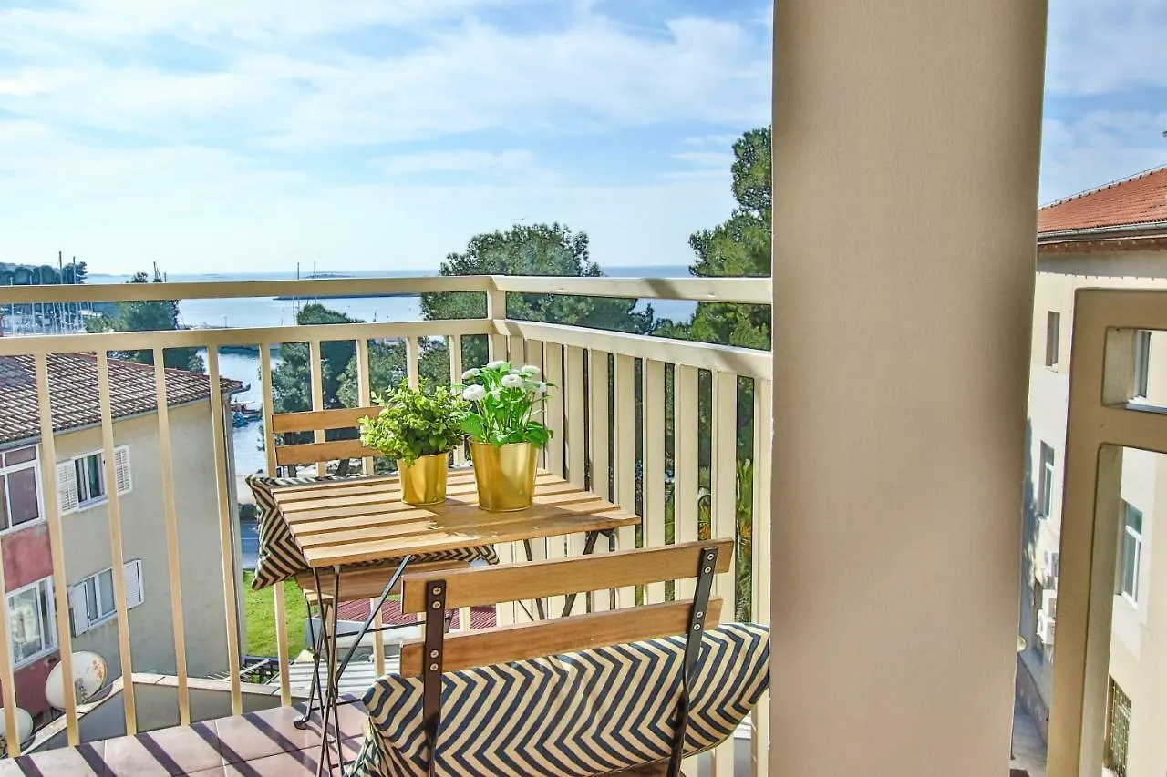 Apartment Gala With Balcony And Private Parking Porec Croatia